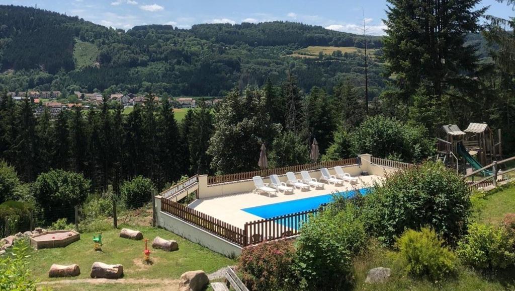 Camping du Château Granges-sur-Vologne Extérieur photo